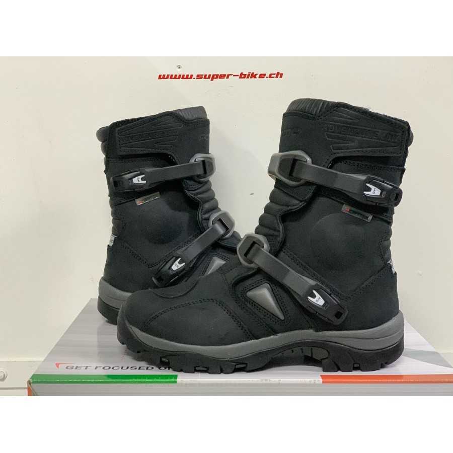 Forma Adventure Low black