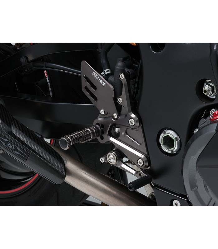 Yoshimura X-Tread pedane regolabili Suzuki GSX 1300 Hayabusa R (2021-24)