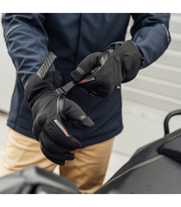 By City Tracer gloves black