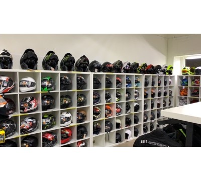 Il negozio di fiducia per i motociclisti a Balerna e online